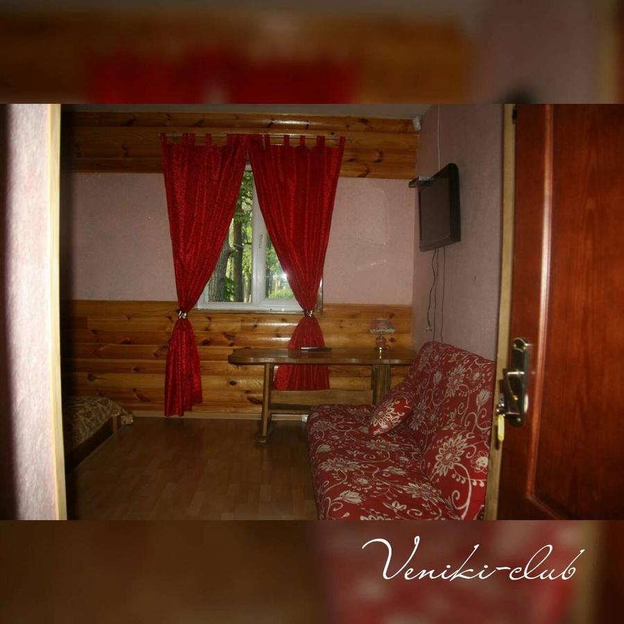 ホテル Veniki-Club Vorzelʼ エクステリア 写真